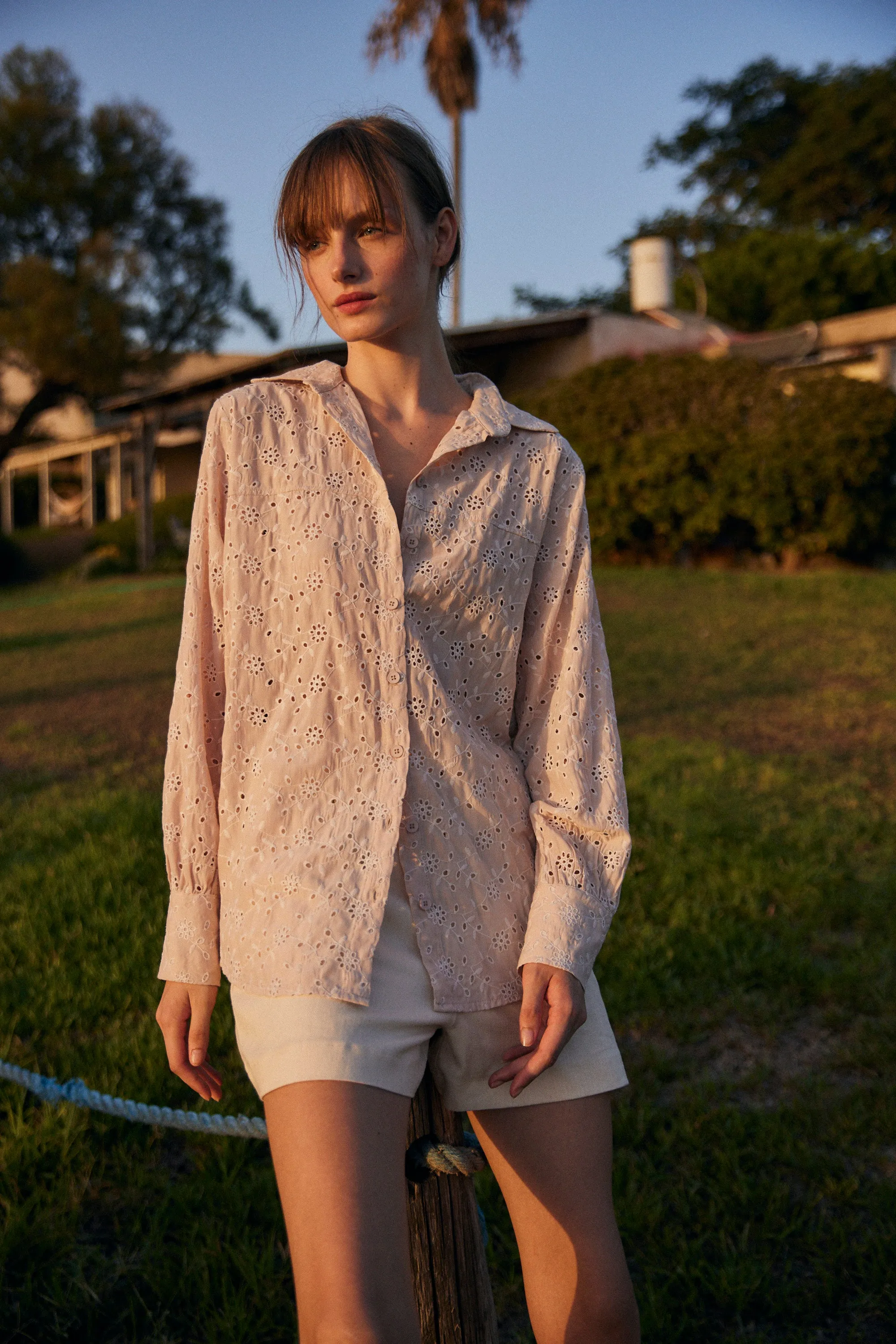 Capri embroidery blouse
