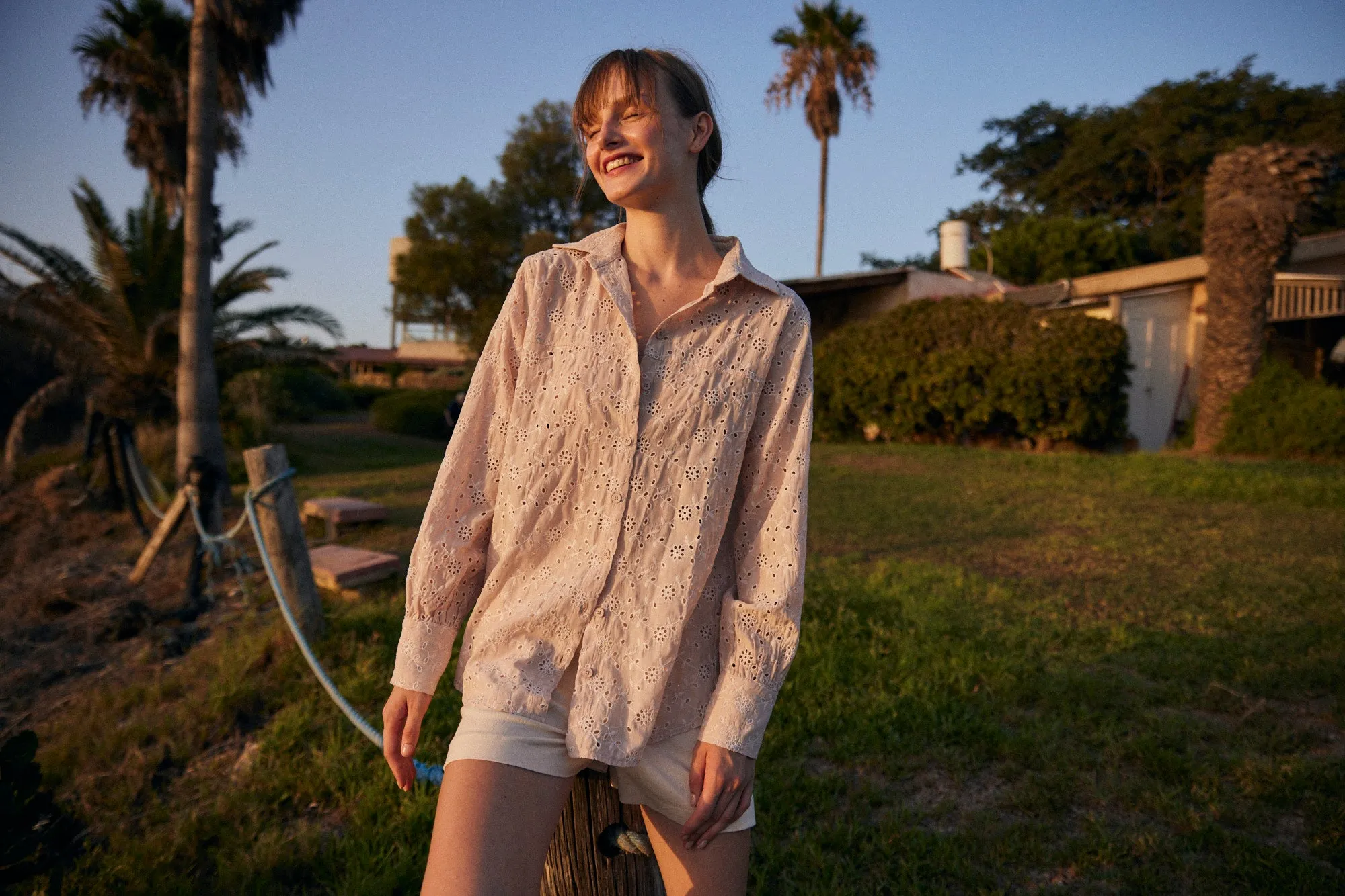 Capri embroidery blouse