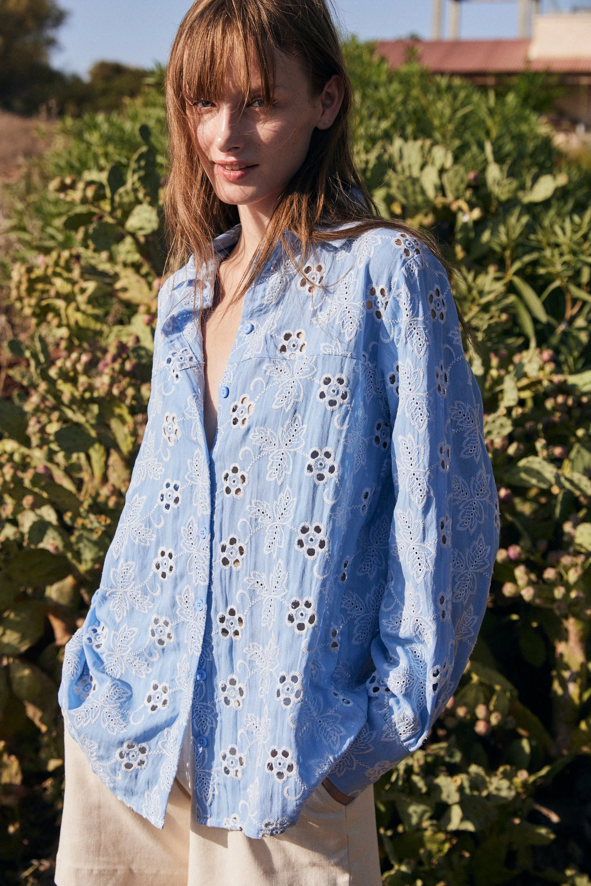Capri embroidery blouse