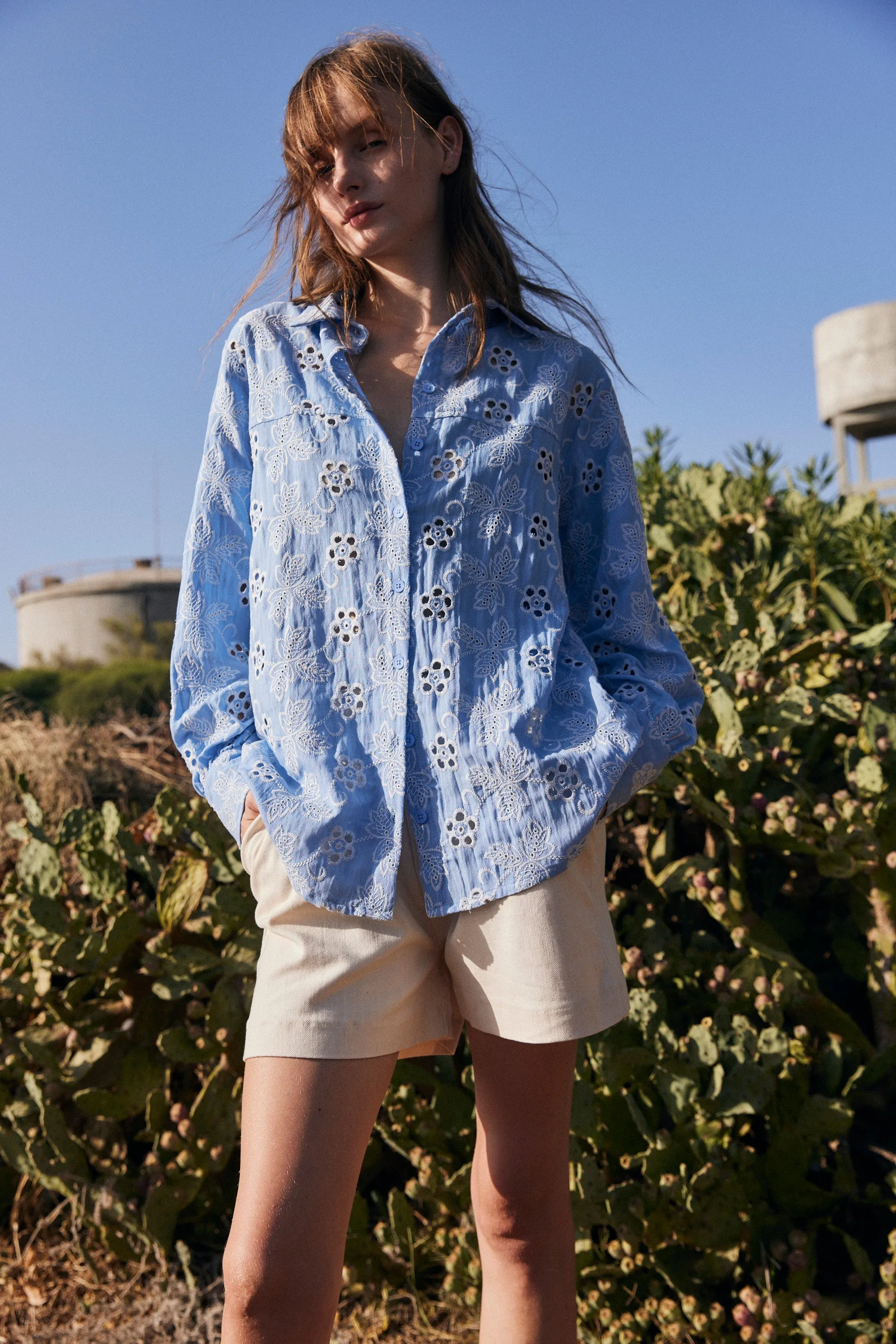 Capri embroidery blouse