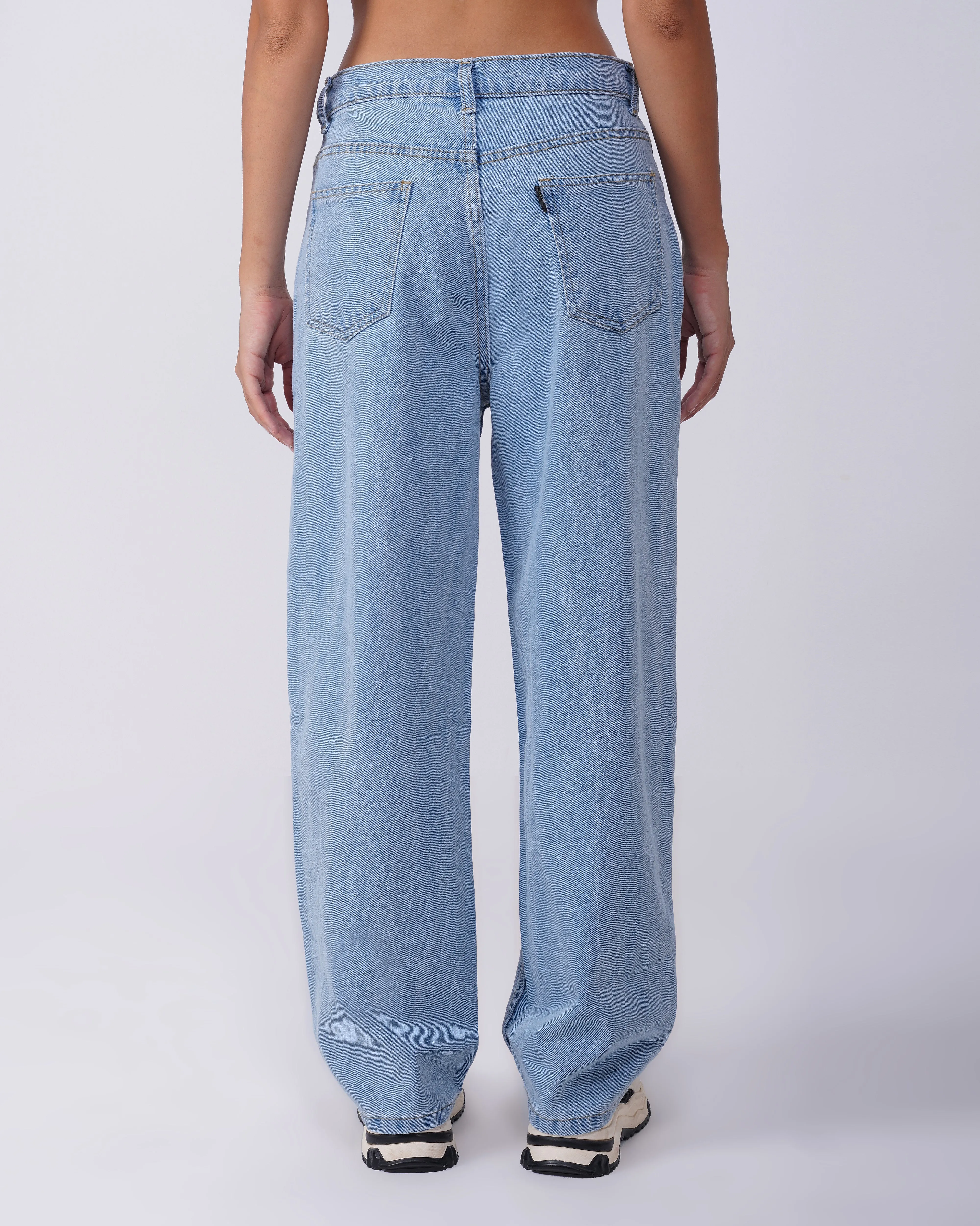 LIGHT BLUE WASHED RELAXED FIT JEANS